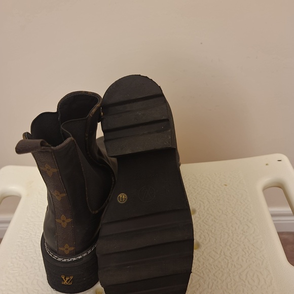 Winter Shoes - Picture 3 of 3